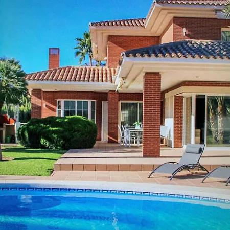 Dağ evi Beautiful Detached Luxury Villa